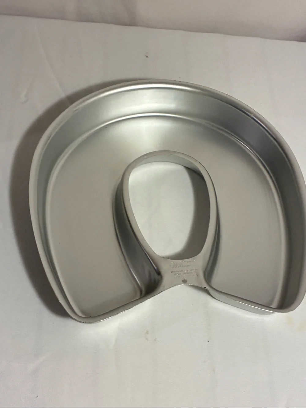 Wilton vintage Horseshoe Party Cake Pan